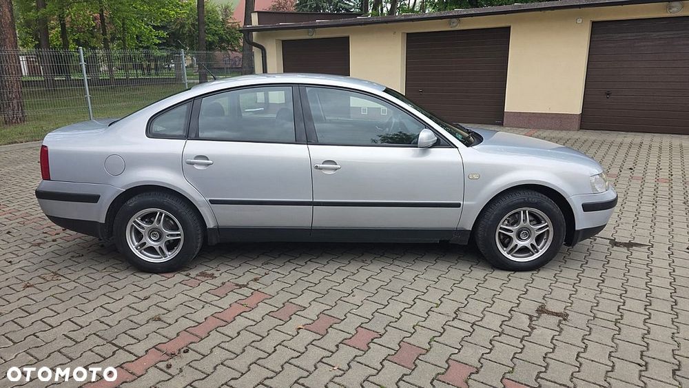 Volkswagen Passat 1.9 TDI Comfortline - 6