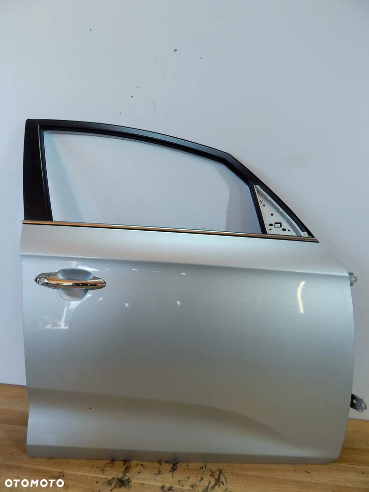 Drzwi prawy przód tył Kia Carens IV 13-19 kolor 3D srebrny  Łuków części - 3