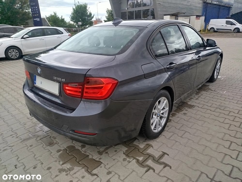 BMW Seria 3 318d DPF - 5
