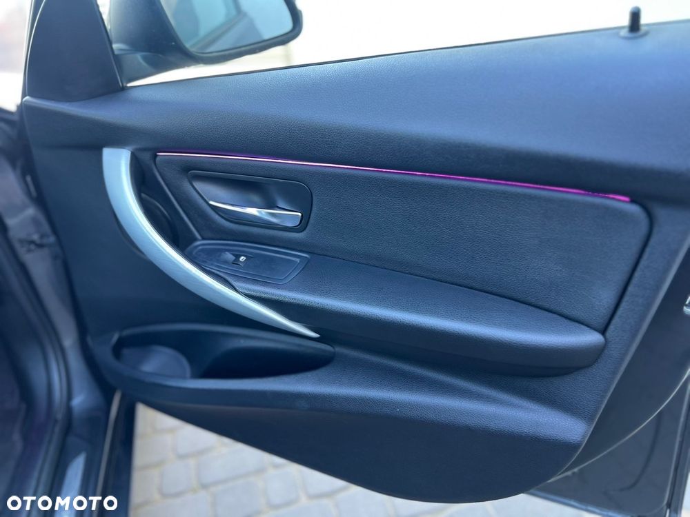 BMW Seria 3 318d Sport Line - 26