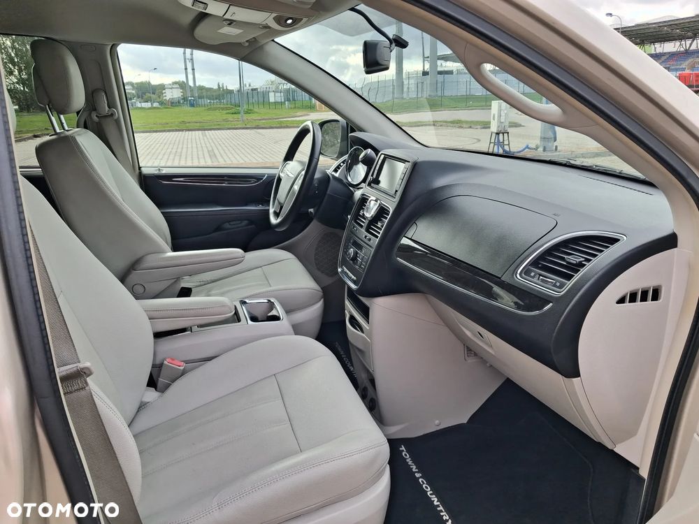 Chrysler Town & Country 3.6 Touring - 26