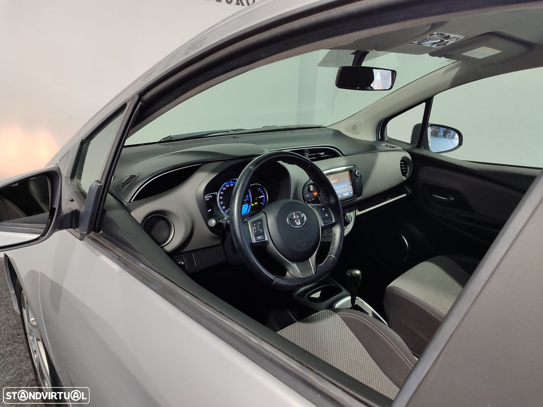 Toyota Yaris 1.5 HSD Comfort - 11