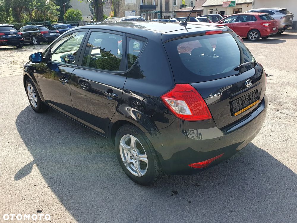 Kia Ceed 1.4 CVVT Attract - 2