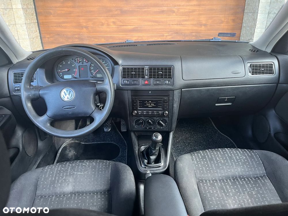Volkswagen Golf - 5
