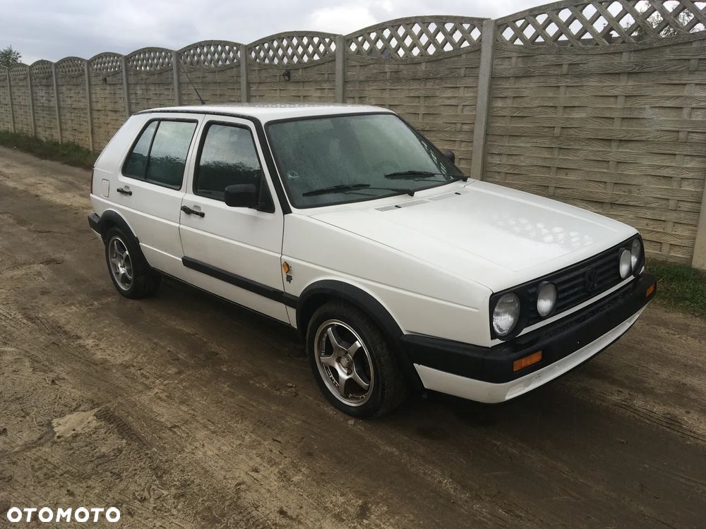 Volkswagen Golf - 1