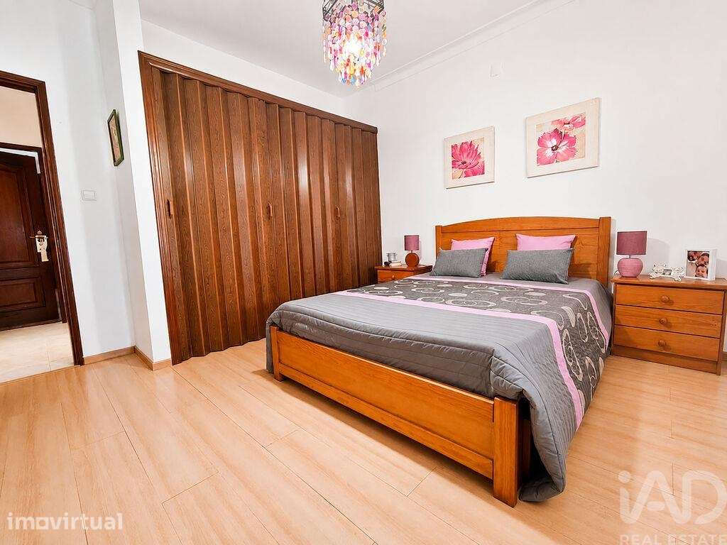 Prédio em Comenda de 334 m2 - Grande imagem: 4/14