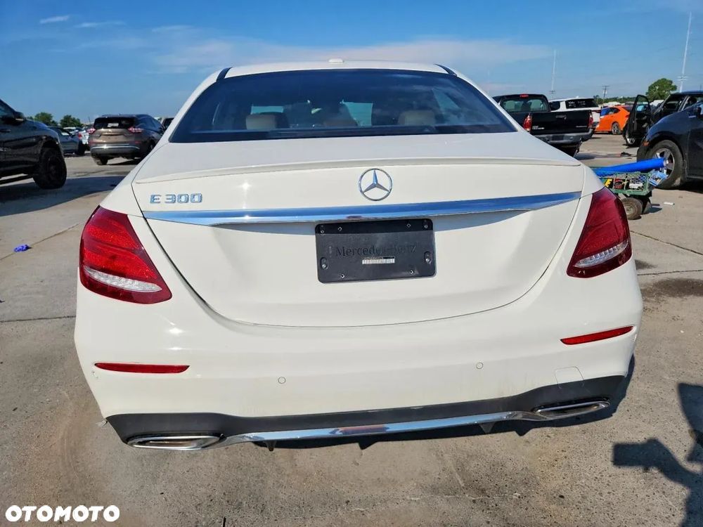 Mercedes-Benz Klasa E 300 9G-TRONIC AMG Line - 6