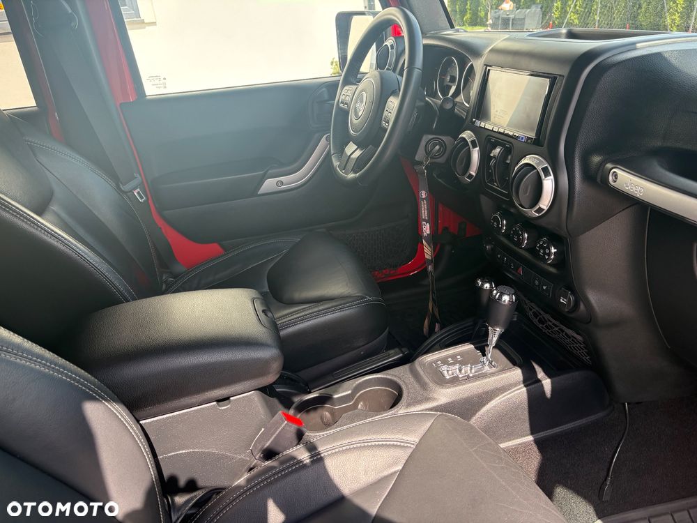 Jeep Wrangler 3.6 Unlim Sahara - 24