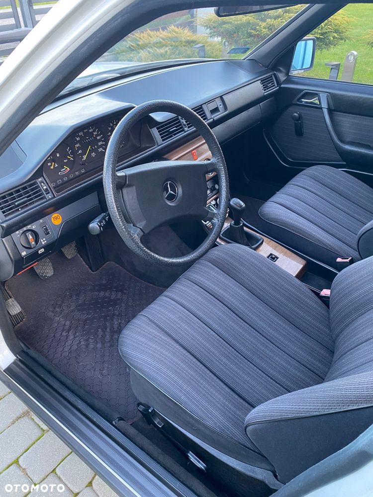 Mercedes-Benz Klasa E 230T - 10