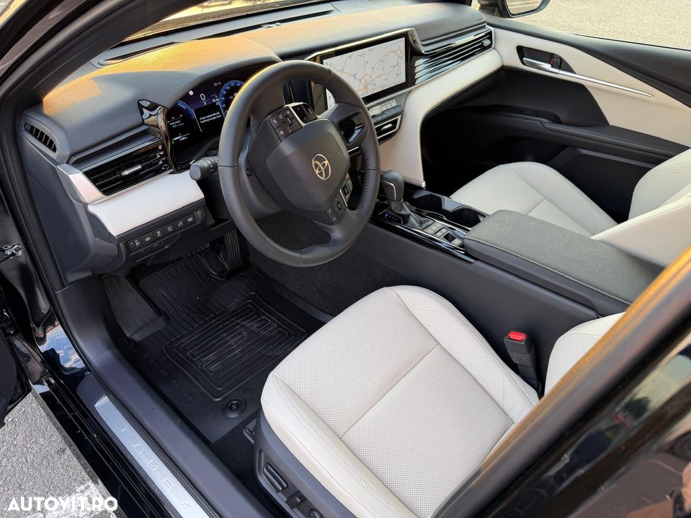 Toyota Camry 2.5 HEV Executive - 5