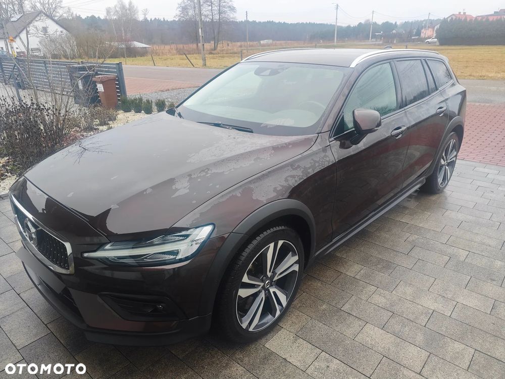Volvo V60 Cross Country - 1