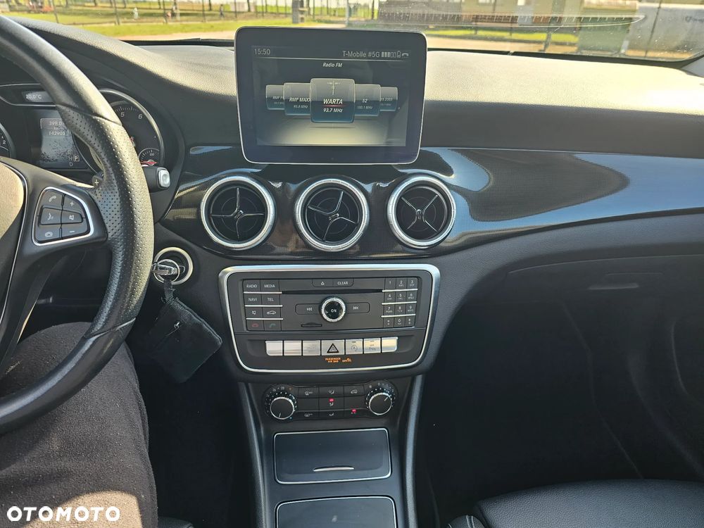Mercedes-Benz CLA 180 7G-DCT - 12