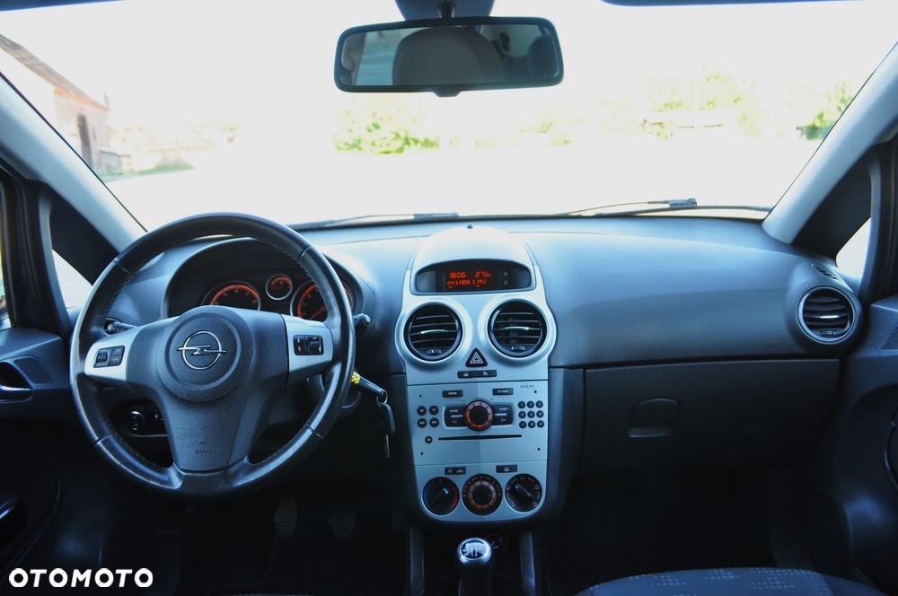 Opel Corsa 1.4 16V Satellite - 12