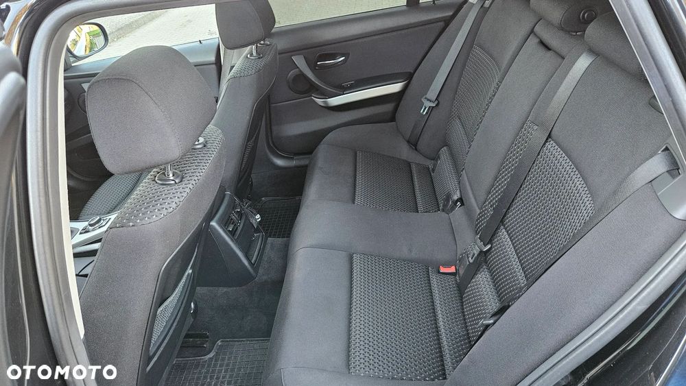 BMW Seria 3 320d xDrive - 17