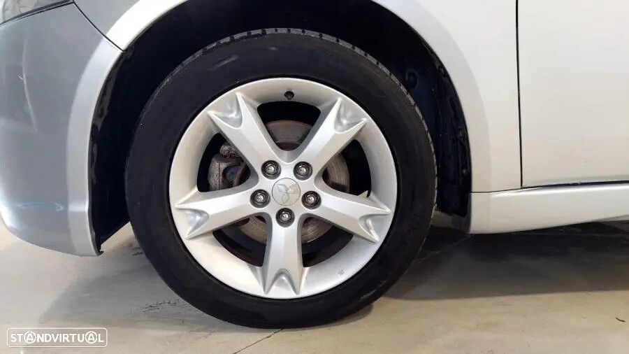 Mitsubishi Grandis - 9