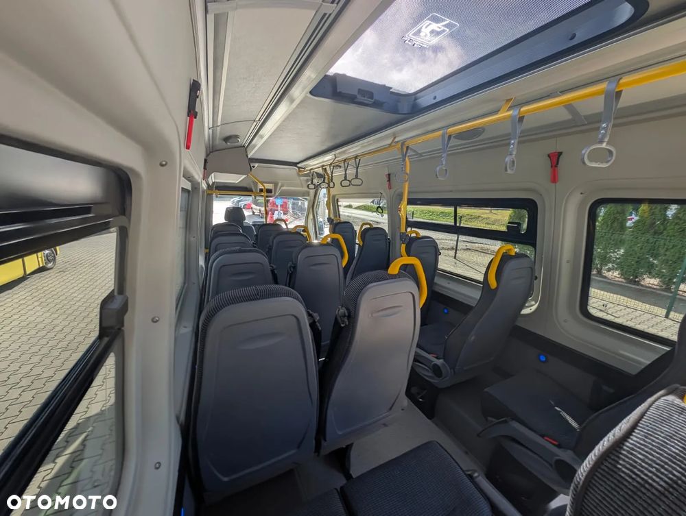 Mercedes-Benz Sprinter 517 - 25