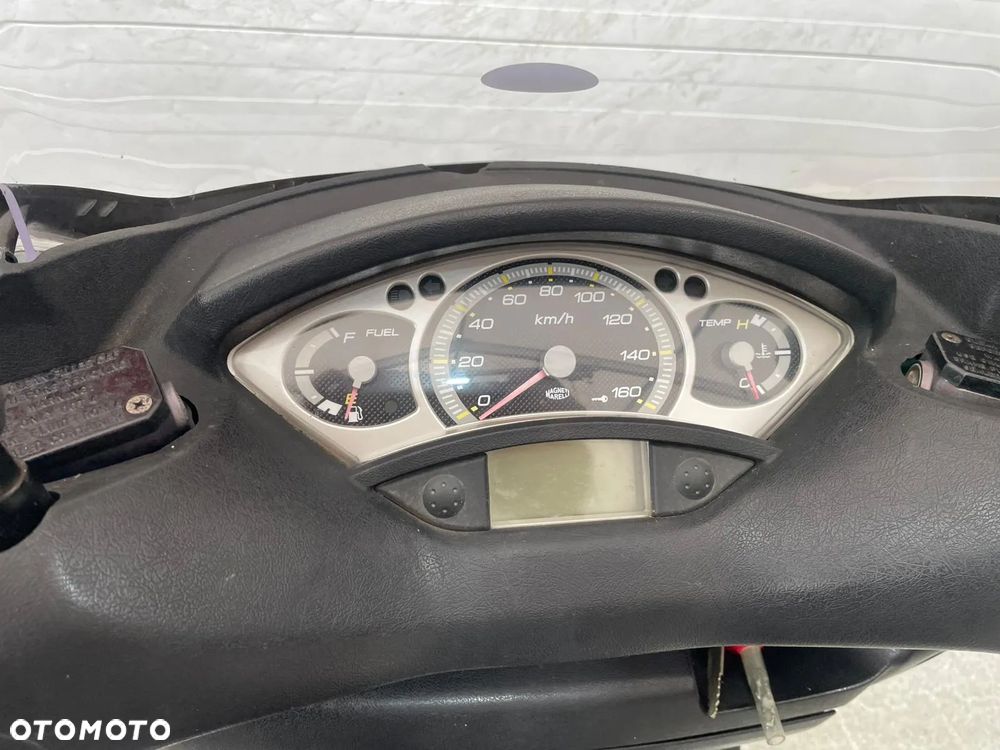 Yamaha X-max - 27