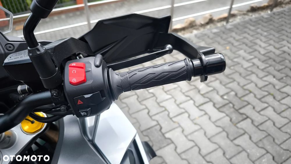 Suzuki GSX 1000 - 13