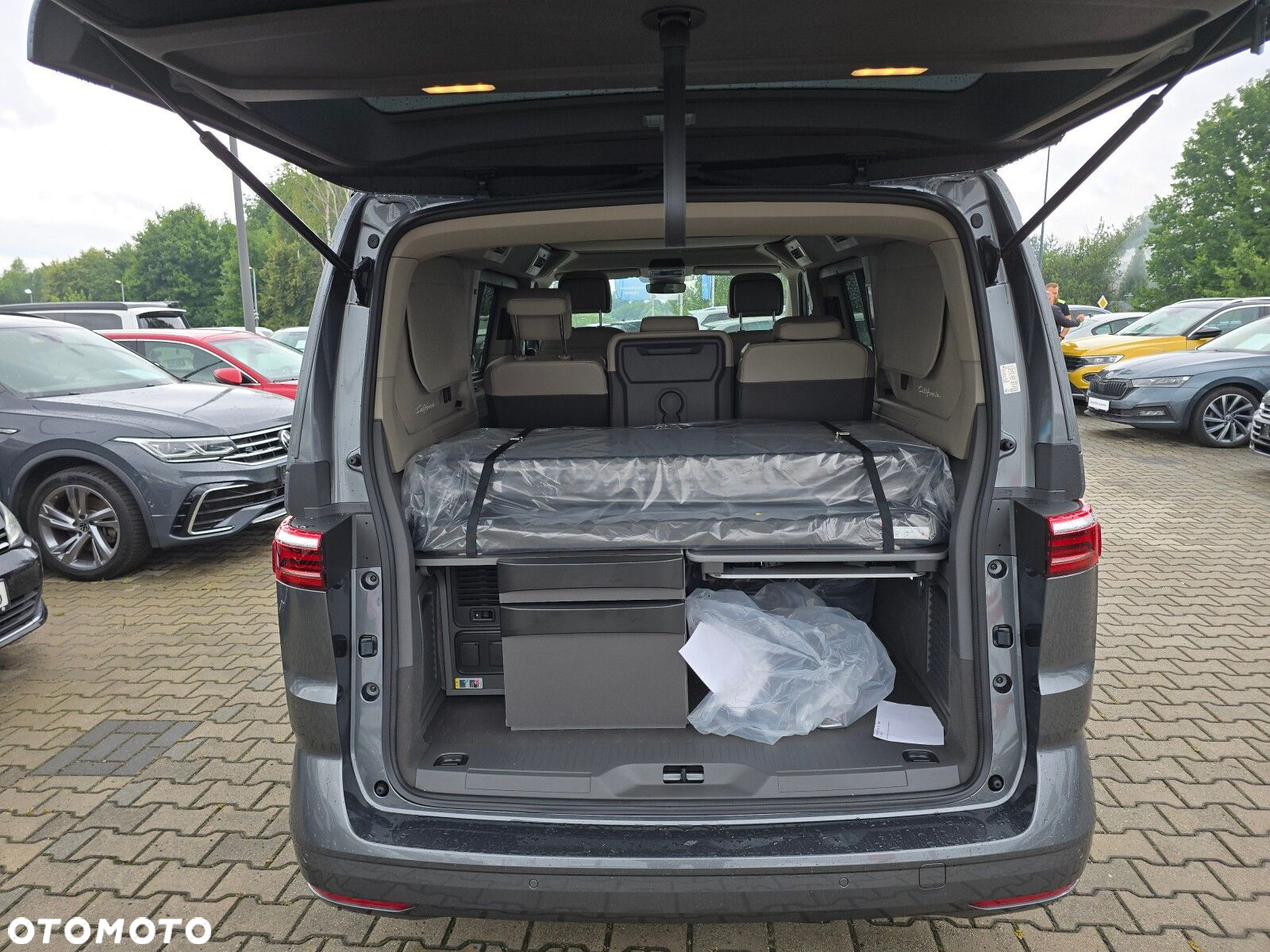 Volkswagen california Nowa California Beach silnik: 2,0 l TDI SCR 150 KM / skrzynia biegów: 7-biegowa DSG rozstaw osi: 3124 mm - 12