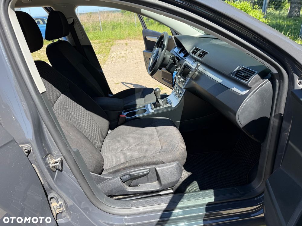 Volkswagen Passat 2.0 TDI BlueMotion Technology Comfortline - 9