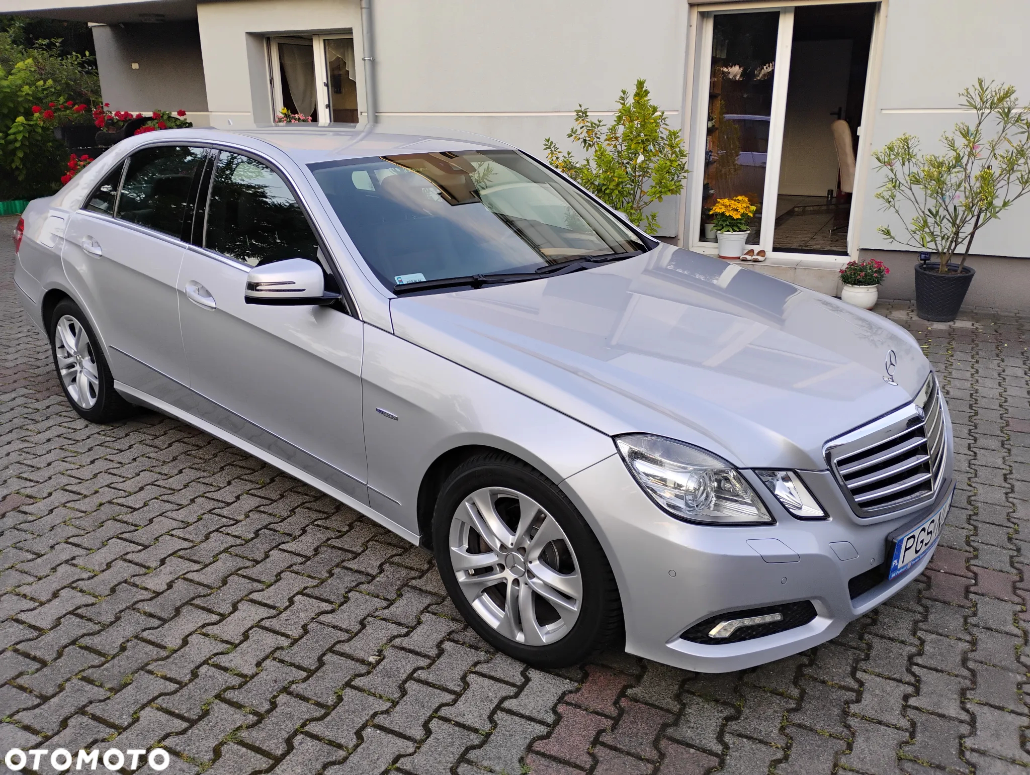 Mercedes-Benz Klasa E 200 CGI BlueEFFICIENCY Automatik Avantgarde - 3