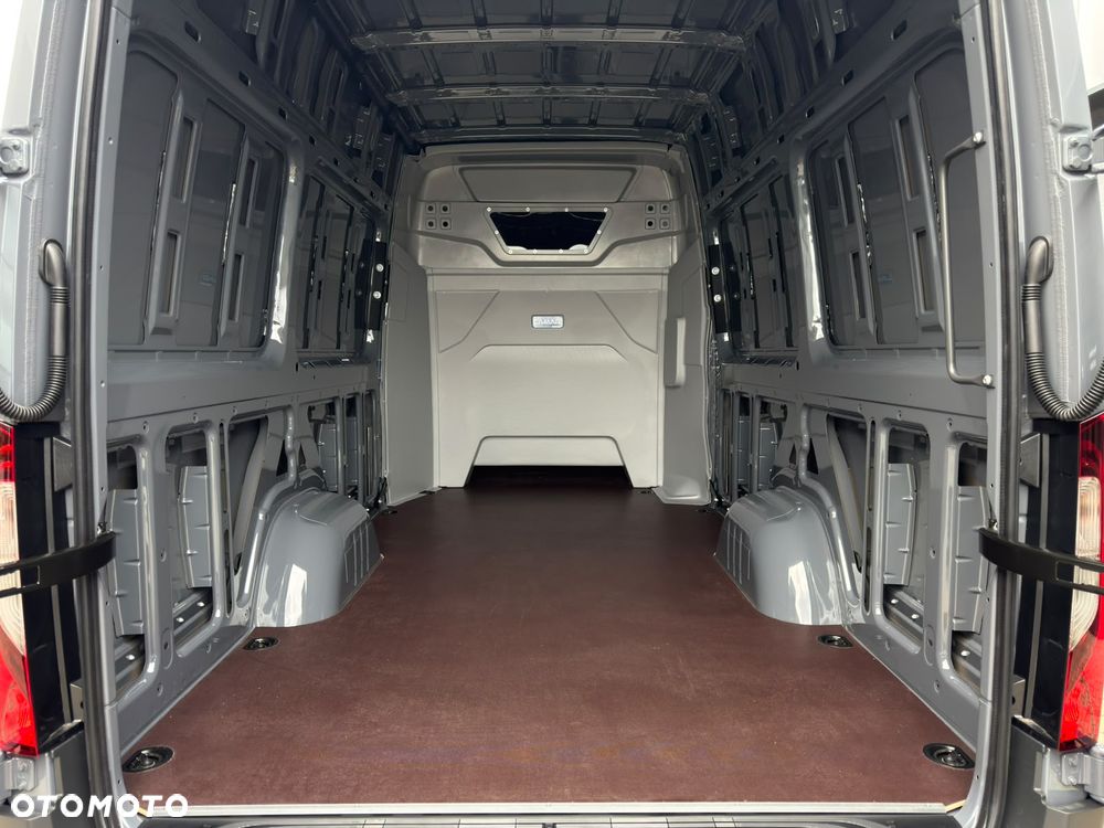 Mercedes-Benz Sprinter - 18
