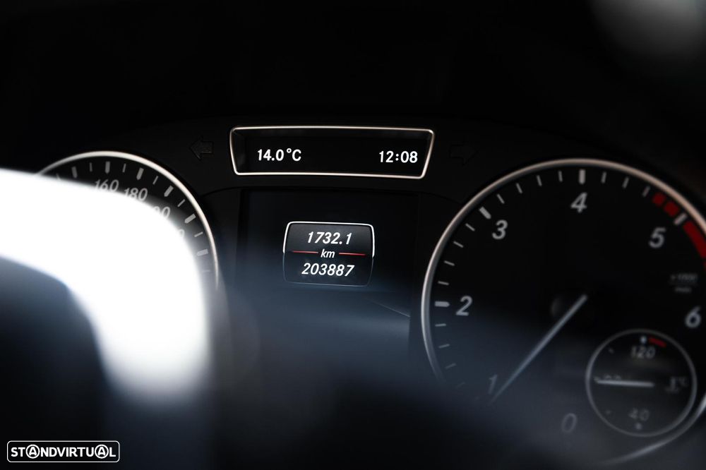 Mercedes-Benz GLA 180 CDI Urban - 14