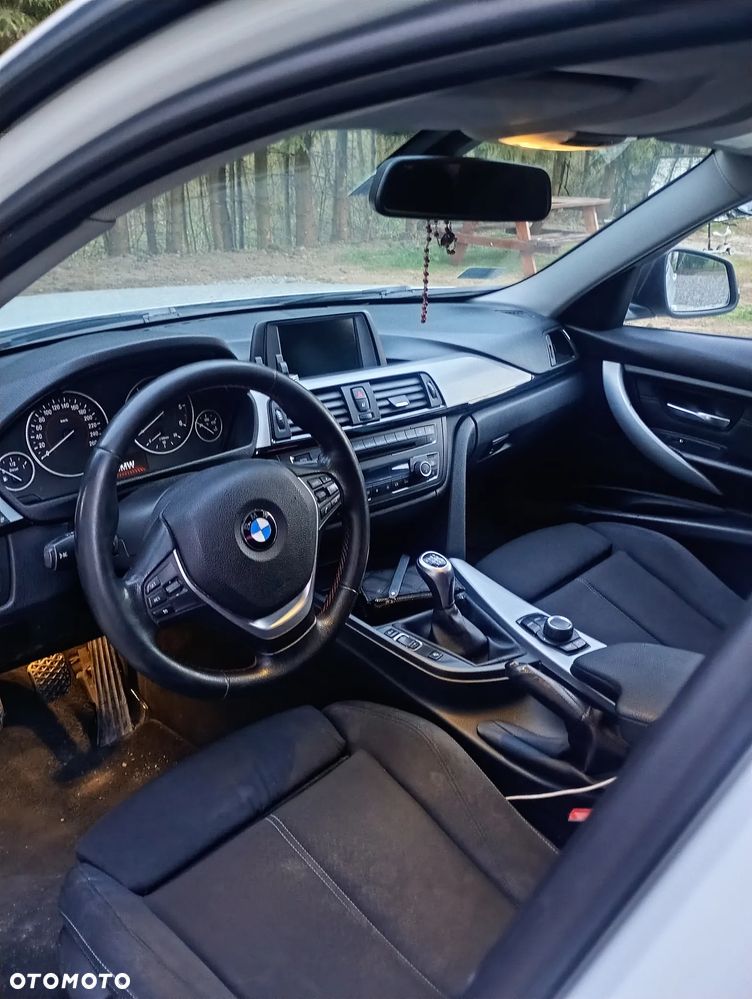 BMW Seria 3 320d - 15