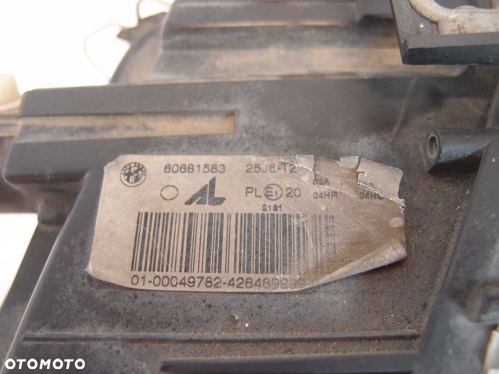 Reflektor prawy Alfa Romeo GT 2007r. - 3