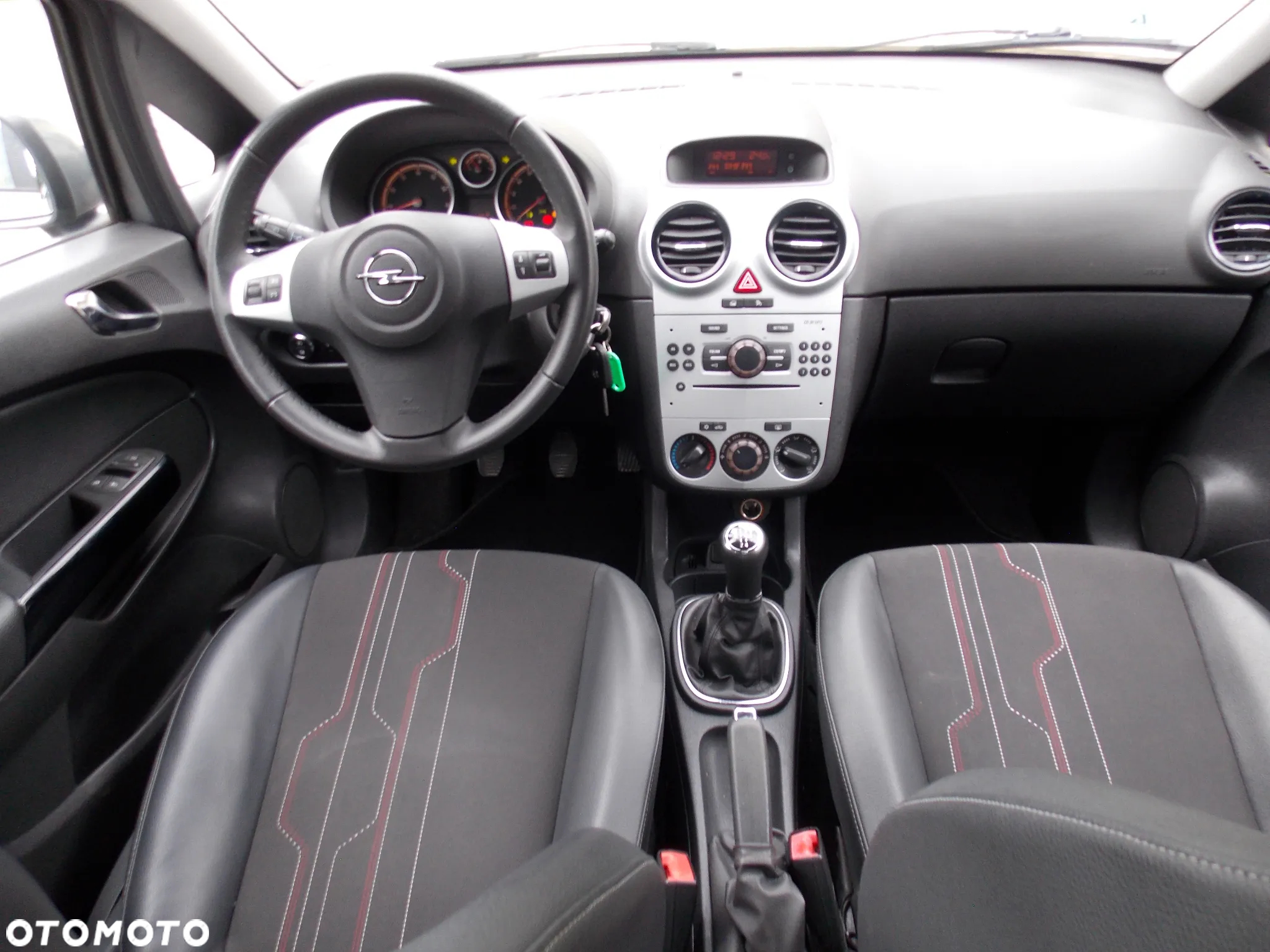 Opel Corsa 1.2 16V Cosmo - 5