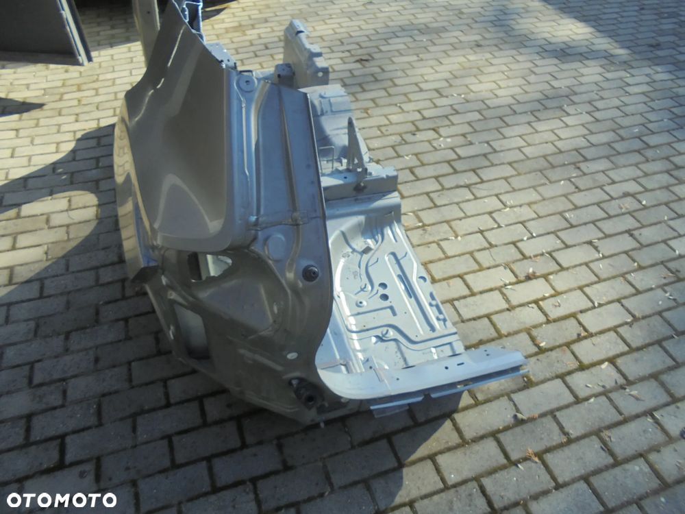 VOLVO XC40 II BLOTNIK CWIARTKA LEWY TYL - 2