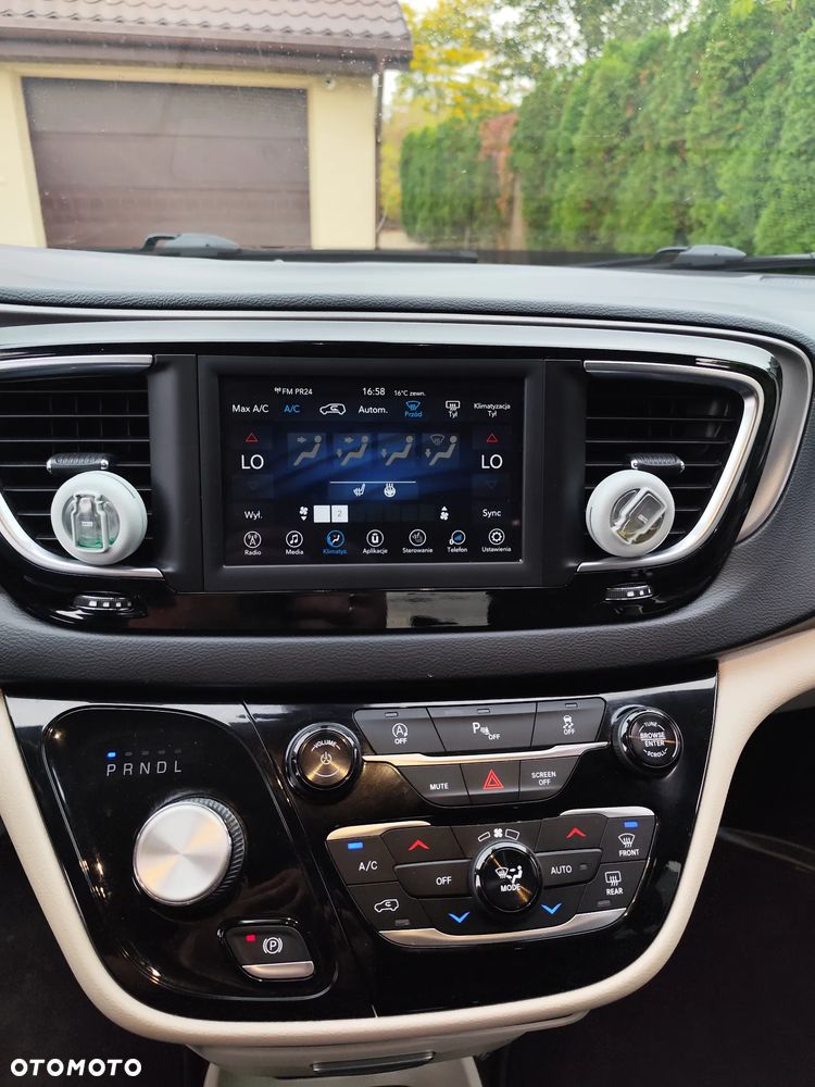 Chrysler Pacifica - 14