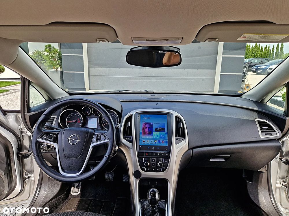 Opel Astra 1.4 Turbo 150 Jahre - 3