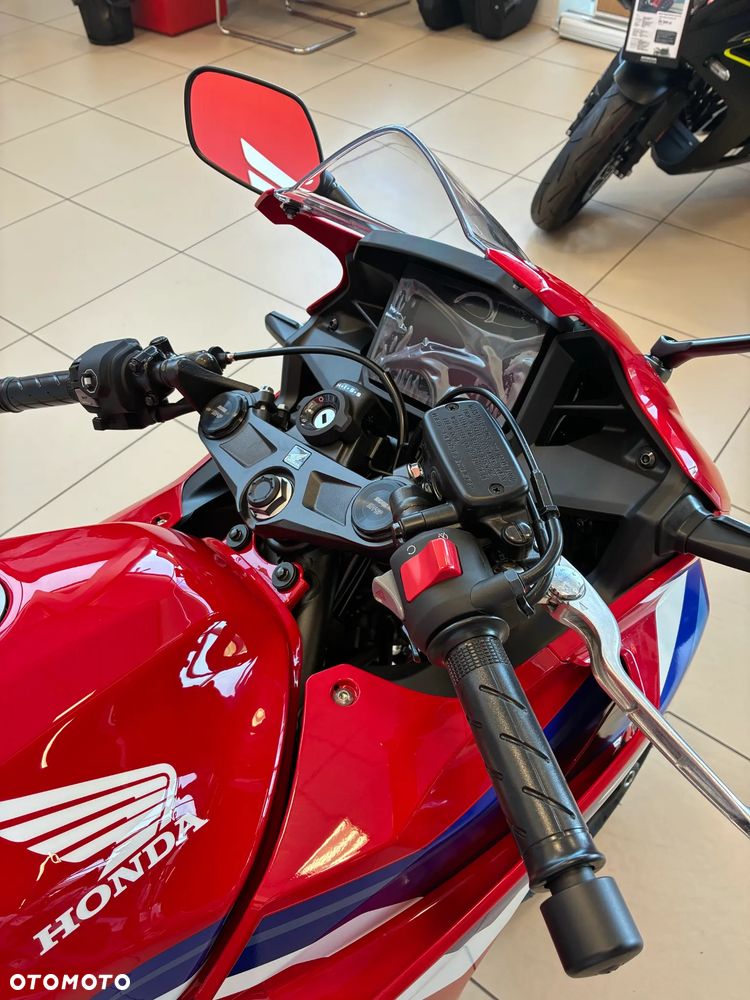 Honda CBR - 7