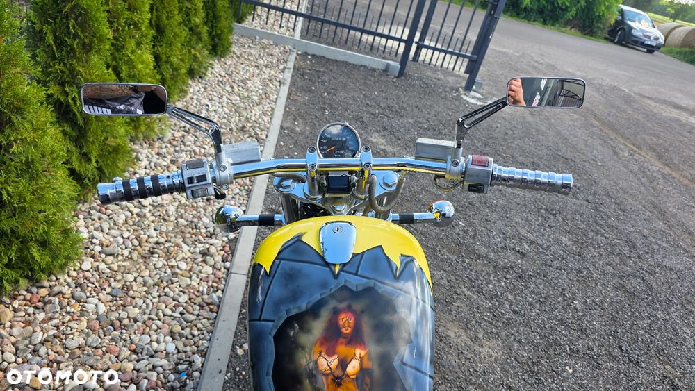 Suzuki Intruder - 11