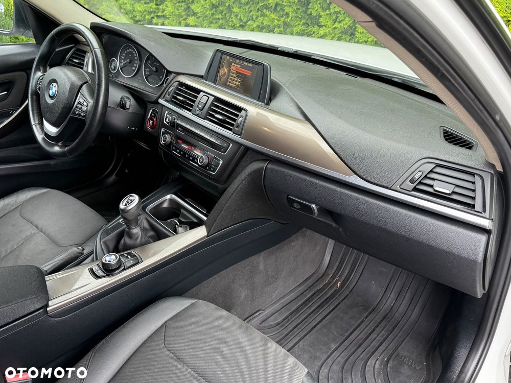 BMW Seria 3 318d Modern Line - 12