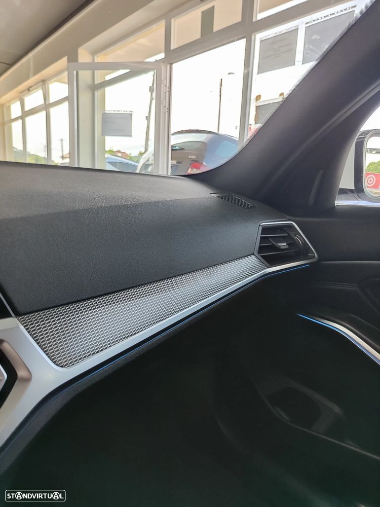 BMW 330 e Aut. M Sport - 35