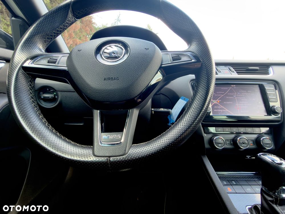 Skoda Octavia 2.0 TDI DSG RS - 25