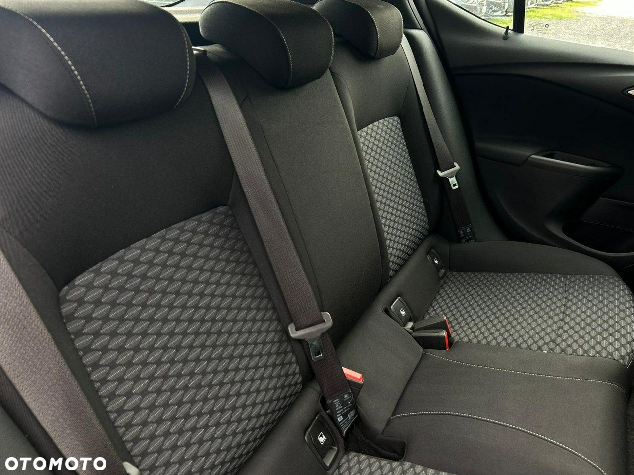 Opel Astra V 1.2 T Business Elegance S&S - 12