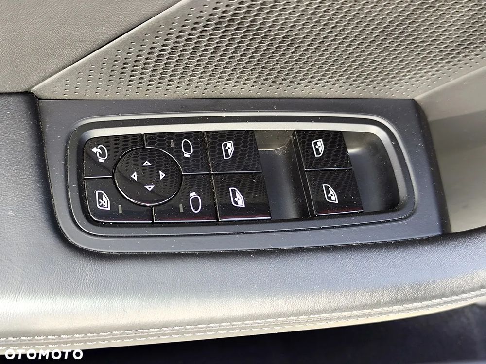 Porsche Taycan Turbo - 19