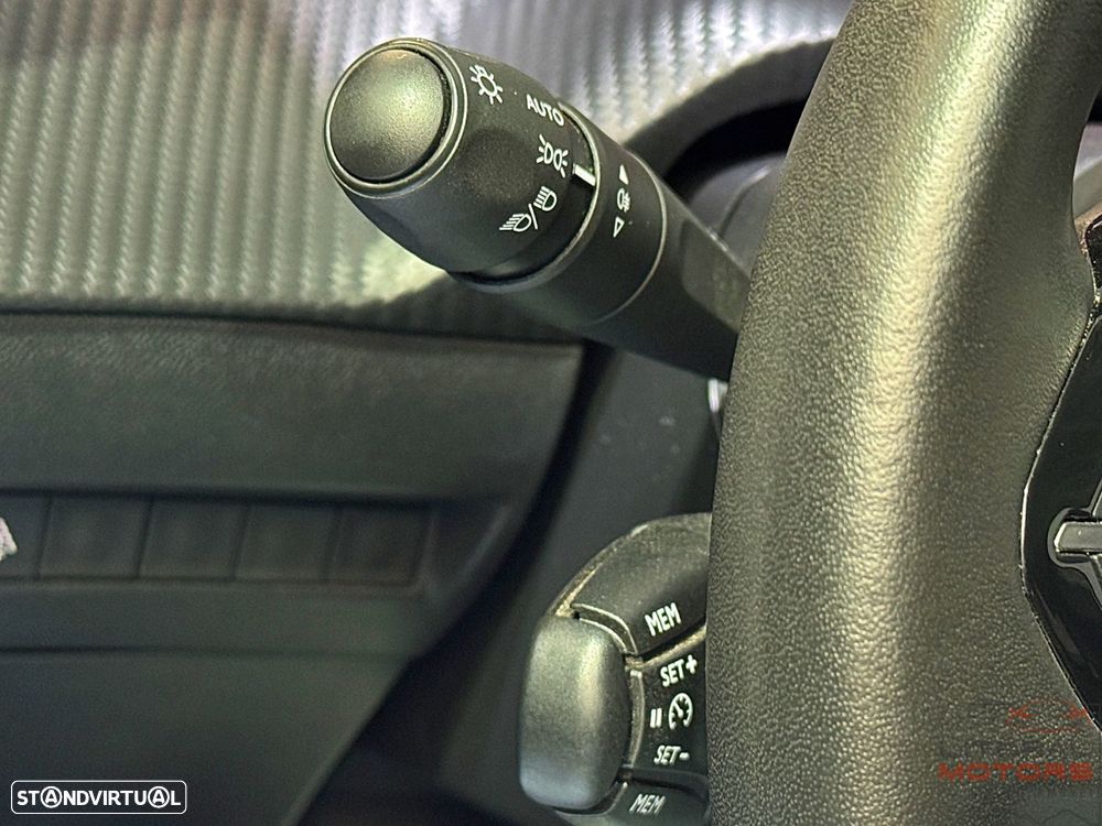 Peugeot 2008 1.2 PureTech Allure - 23