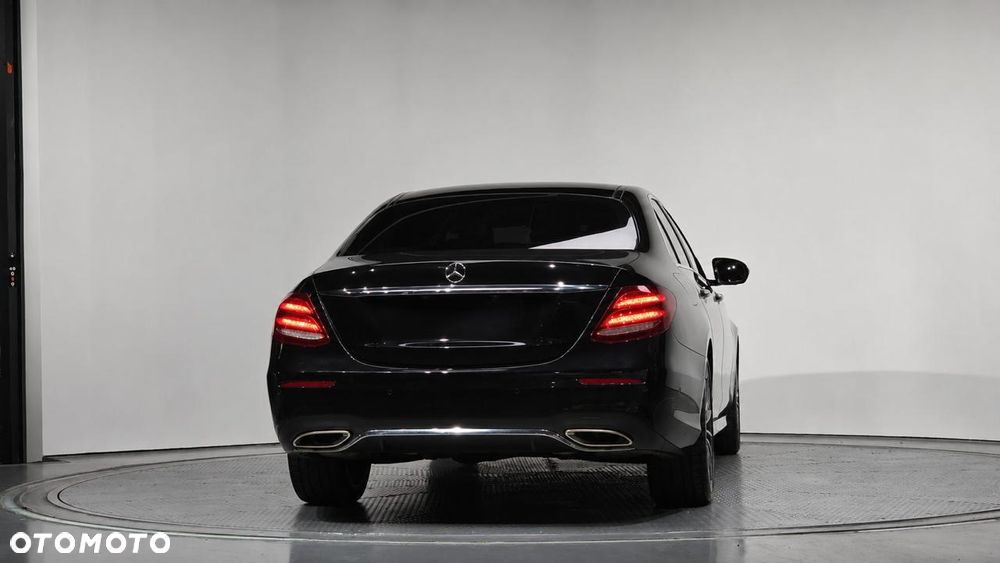 Mercedes-Benz Klasa E 300 9G-TRONIC AMG Line - 4