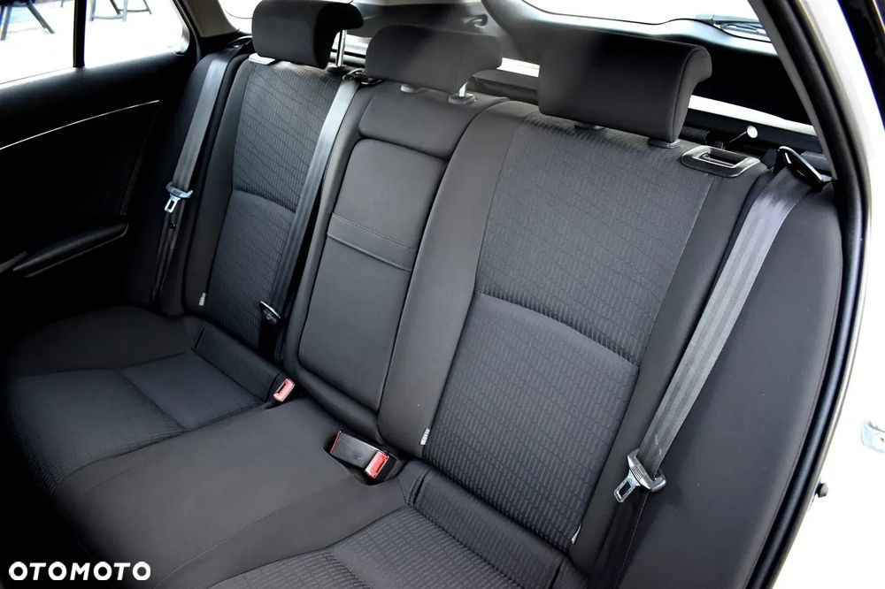 Toyota Avensis 1.8 Sol NAVI - 20