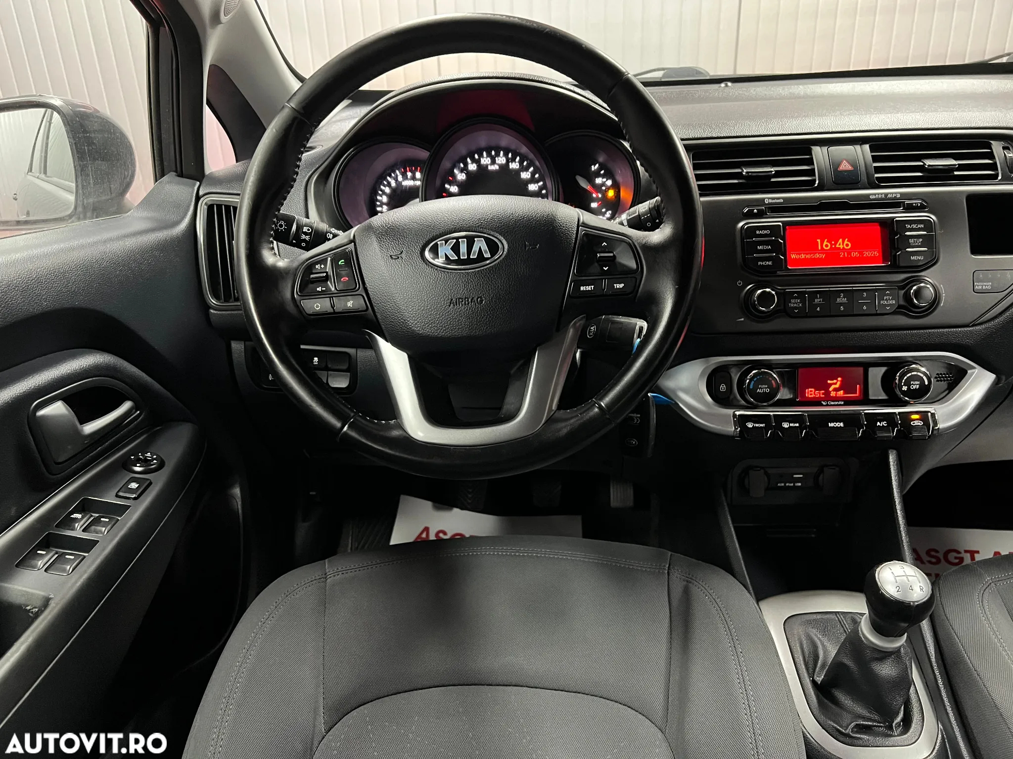 Kia Rio - 8