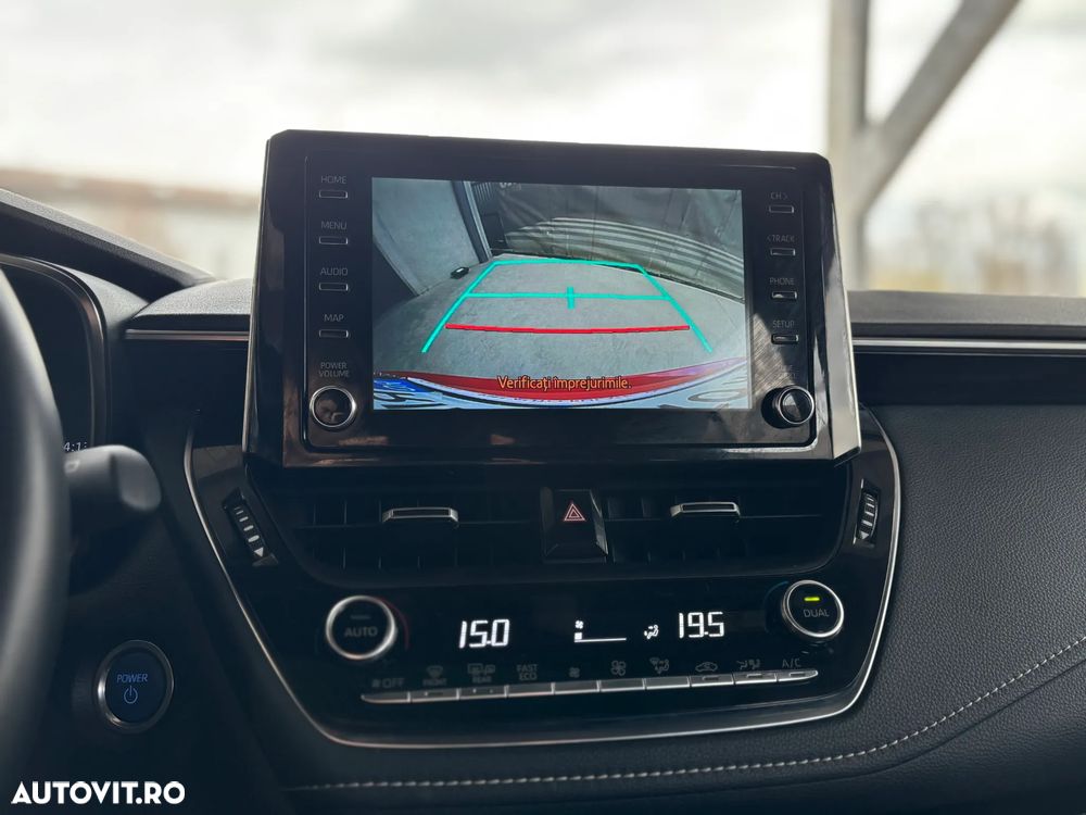 Toyota Corolla 1.8 HSD Business - 18