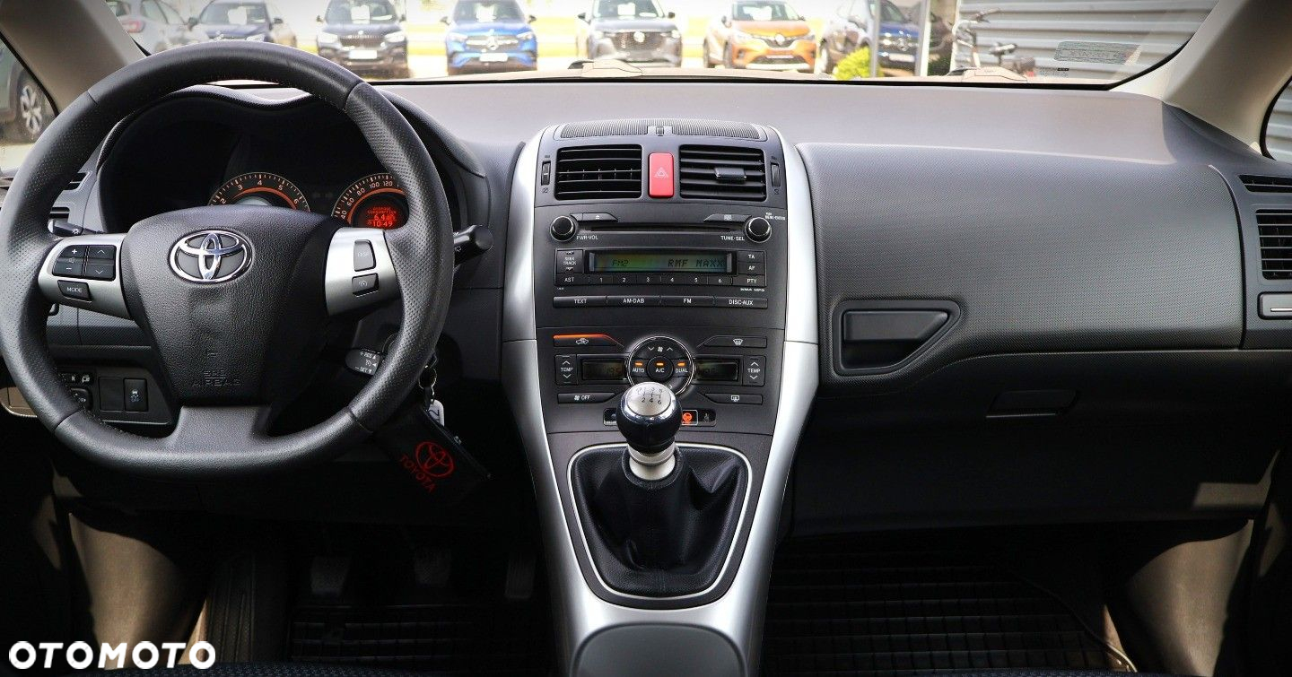 Toyota Auris - 13