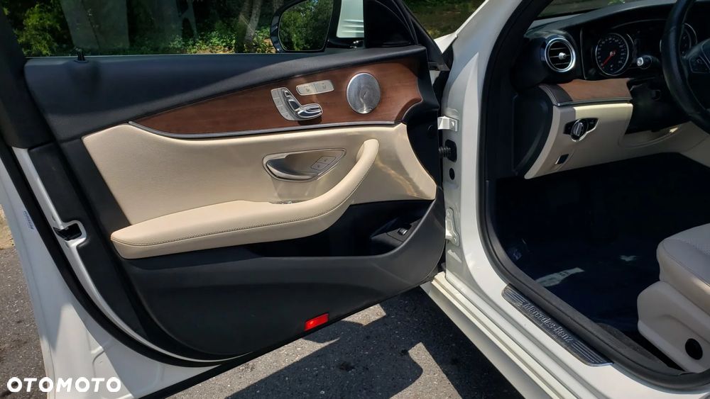 Mercedes-Benz Klasa E 300 9G-TRONIC - 8