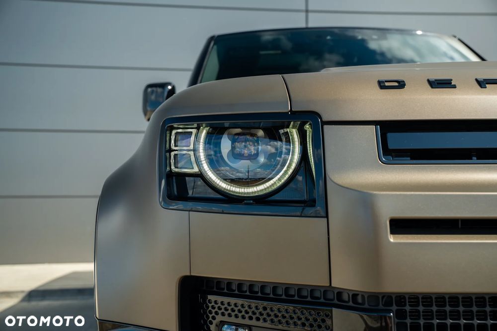 Land Rover Defender 3.0 D300 mHEV X-Dynamic HSE - 12
