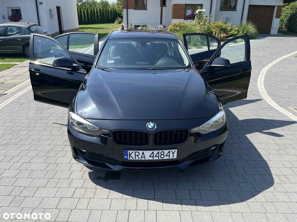 BMW Seria 3 318d Sport Line - 14