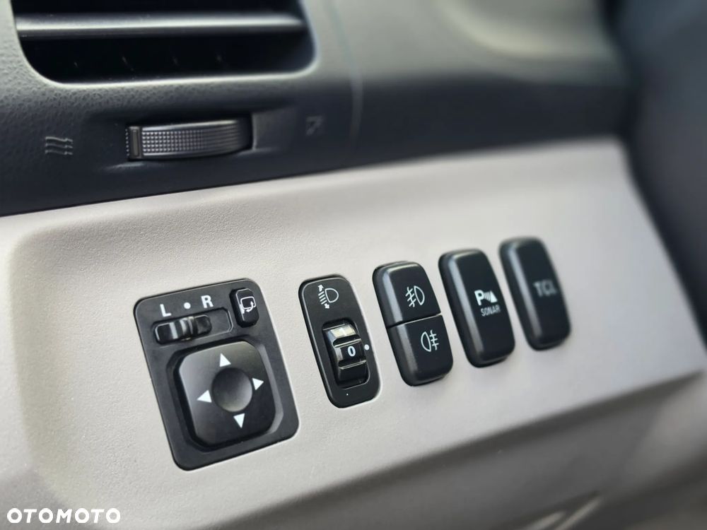 Mitsubishi Grandis - 18